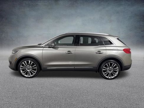 Used 2017 Lincoln MKX Reserve w/ Driver Assistance Package FWD image 3