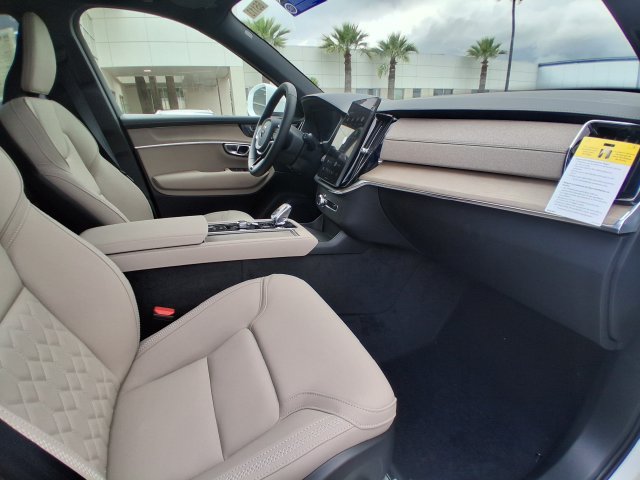 New 2026 Volvo XC90 T8 Plus w/ Protection Package Premier AWD/4WD image 12