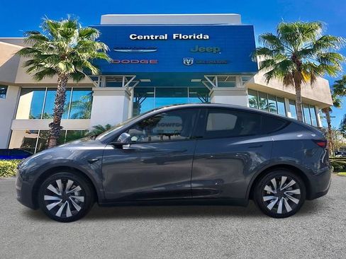 Used 2024 Tesla Model Y Long Range AWD/4WD image 8