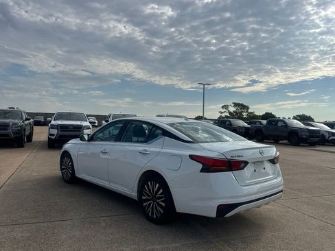 Certified 2025 Nissan Altima 2.5 SV FWD image 15