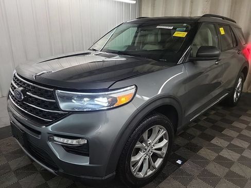 Used 2023 Ford Explorer XLT w/ Equipment Group 202A AWD/4WD image 17