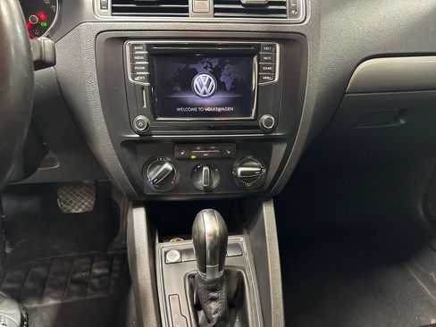 Used 2017 Volkswagen Jetta SE FWD image 17