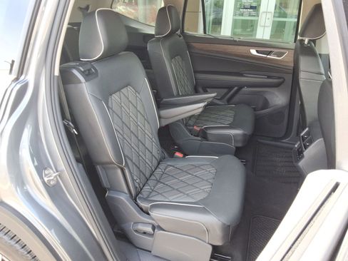 Used 2024 Volkswagen Atlas SEL Premium R-Line image 34