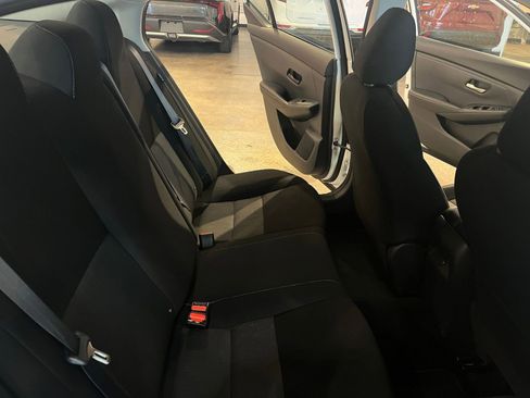 Used 2025 Nissan Sentra SV image 36