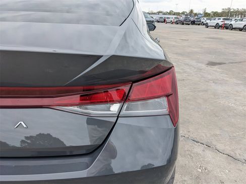 Used 2023 Hyundai Elantra SEL image 12
