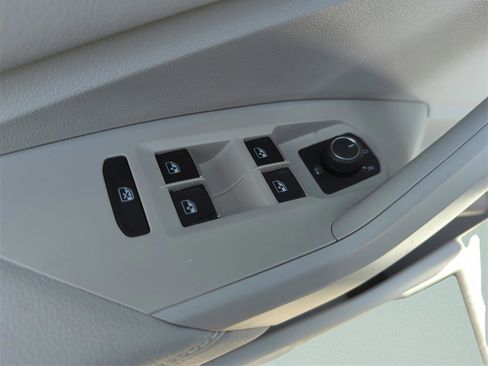 Used 2024 Volkswagen Jetta SE image 29