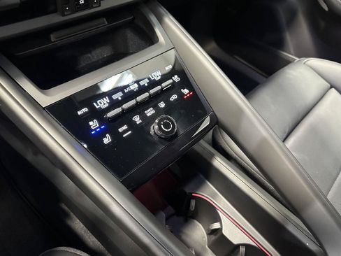 Certified 2025 Porsche Macan 4S Electric AWD/4WD image 32