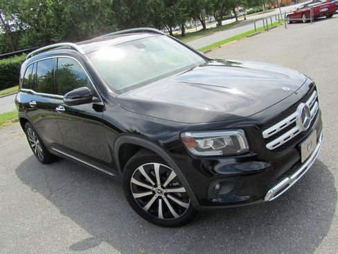 Used 2020 Mercedes-Benz GLB 250 4MATIC w/ Premium Package image 3