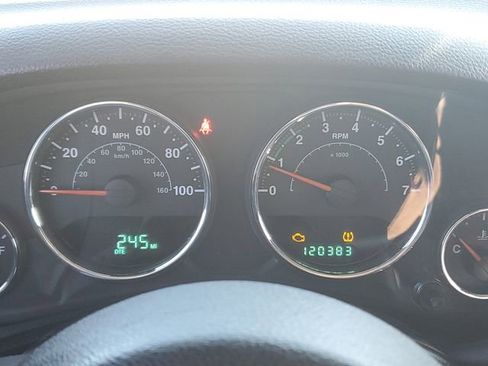 Used 2013 Jeep Wrangler Unlimited Sport image 14