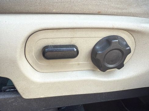 Used 2014 Ford Explorer XLT w/ Equipment Group 201A FWD image 21