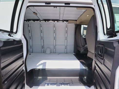 New 2025 GMC Savana 2500 Extended w/ Driver Convenience Package image 10