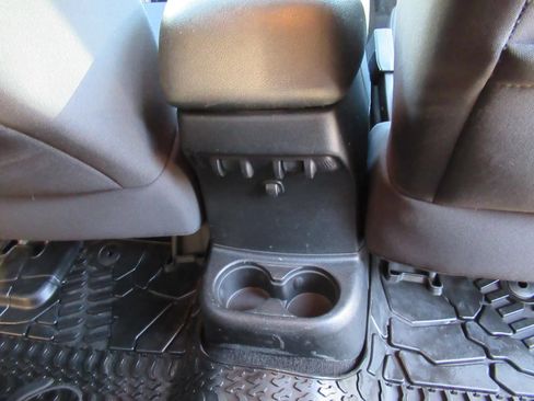 Used 2017 Jeep Wrangler Unlimited Sahara w/ Connectivity Group AWD/4WD image 31