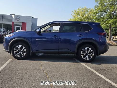 Used 2022 Nissan Rogue SV FWD image 2