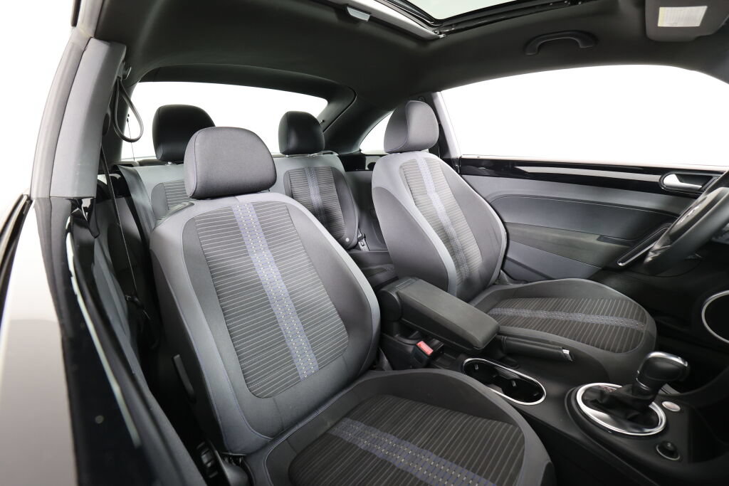 Used 2012 Volkswagen Beetle 2.0T FWD image 17
