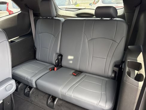 Used 2023 Buick Enclave Essence w/ Sport Touring Edition FWD image 11