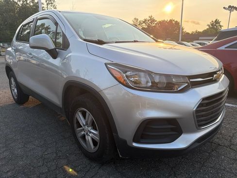 Used 2017 Chevrolet Trax LS AWD/4WD image 3
