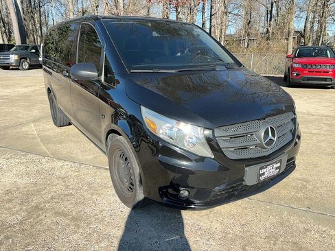 Used 2016 Mercedes-Benz Metris Passenger image 3