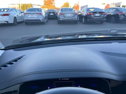 Used 2025 Volkswagen Jetta SE image 34