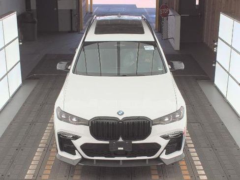 Used 2020 BMW X7 xDrive40i w/ M Sport Package image 2