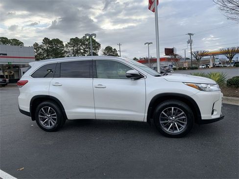 Used 2017 Toyota Highlander XLE image 9