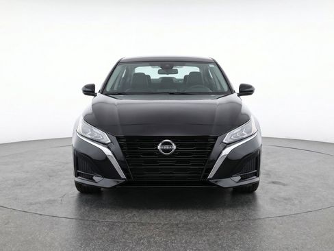 Used 2025 Nissan Altima 2.5 SV FWD image 2