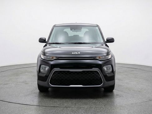 Used 2025 Kia Soul LX w/ LX Technology Package FWD image 2