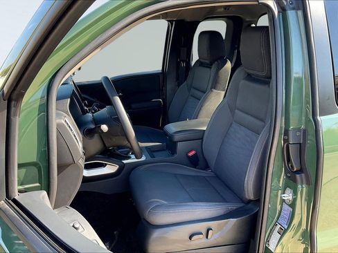 Used 2024 Nissan Frontier SV image 30