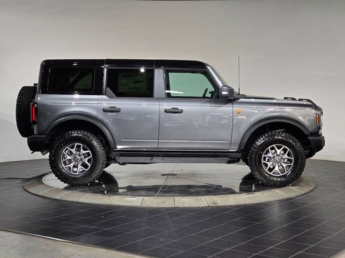 New 2025 Ford Bronco Badlands image 5