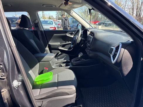 Used 2023 Kia Soul LX w/ LX Technology Package image 14