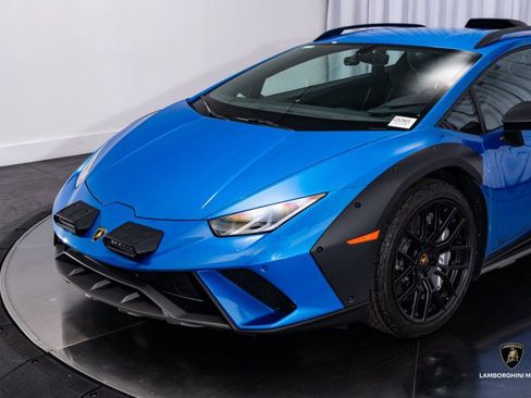 Used 2024 Lamborghini Huracan Sterrato image 12