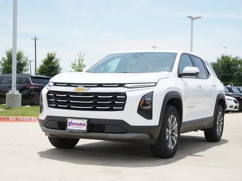 Used 2026 Chevrolet Equinox LT w/ Convenience Package II FWD image 3