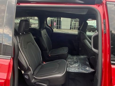 New 2026 Chrysler Pacifica Limited w/ S Appearance Package image 35