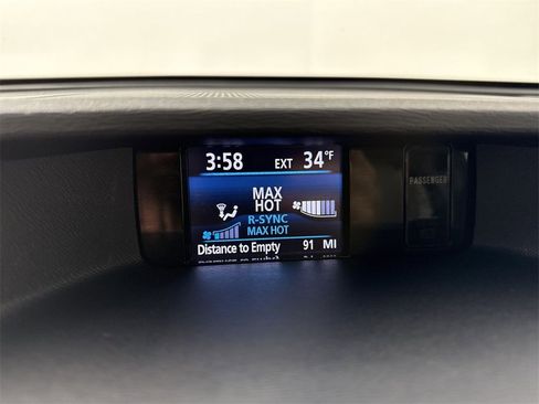 Used 2014 Toyota Sienna XLE image 28