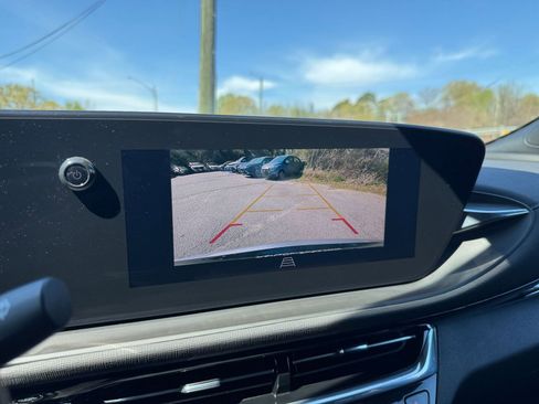 Used 2025 Buick Envista Sport Touring image 17