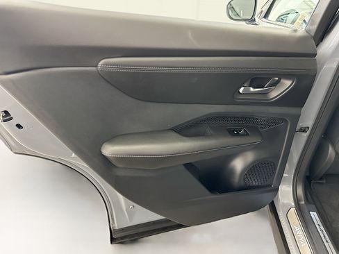 Used 2023 Nissan Ariya AWD image 28