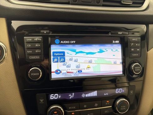 Used 2015 Nissan Rogue SV w/ SV Premium Package FWD image 27