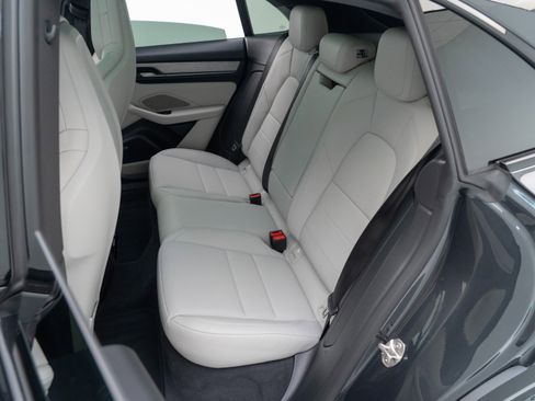 Certified 2025 Porsche Macan Electric image 30