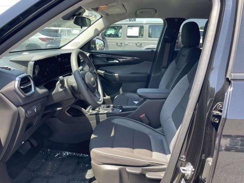 Used 2025 Chevrolet TrailBlazer LT AWD/4WD image 25