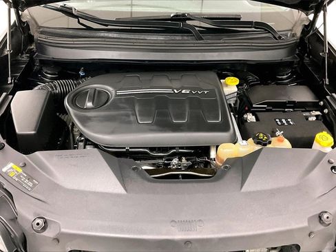 Used 2019 Jeep Cherokee Latitude Plus w/ Comfort/Convenience Group image 25