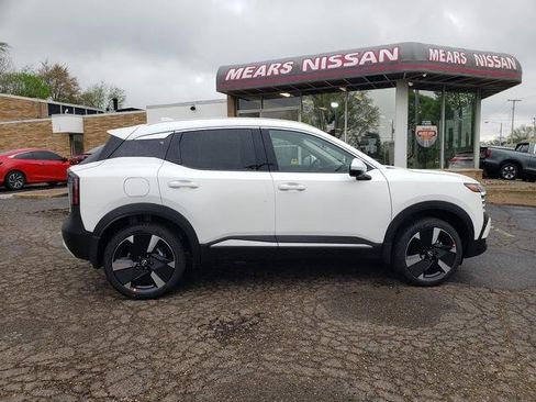 New 2025 Nissan Kicks SR image 8