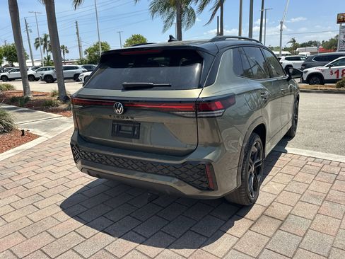 New 2026 Volkswagen Tiguan SE R-Line FWD image 6