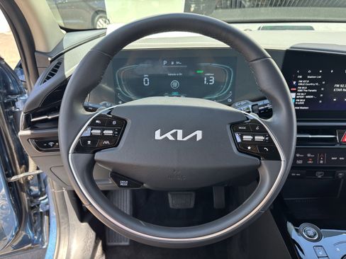 Certified 2025 Kia Niro EX FWD image 24