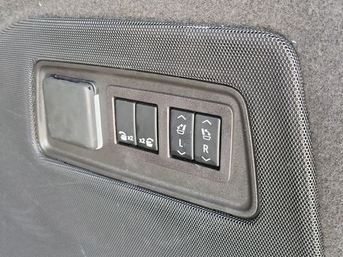 Used 2023 Cadillac Escalade Luxury image 10