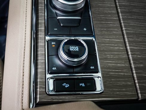Used 2024 Ford Expedition Limited AWD/4WD image 19