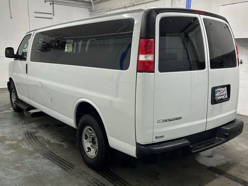 Used 2022 Chevrolet Express 3500 LS RWD image 5