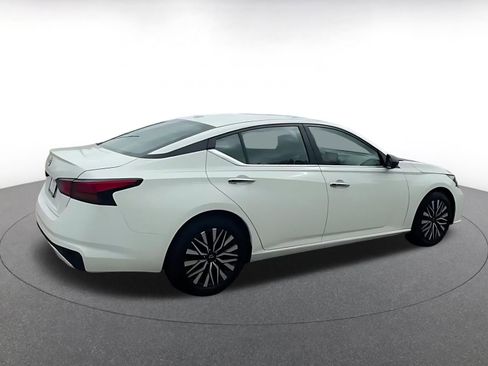 Used 2025 Nissan Altima 2.5 SV image 9