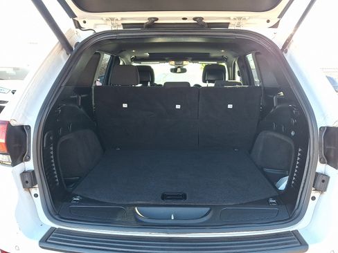 Used 2019 Jeep Grand Cherokee Laredo image 29