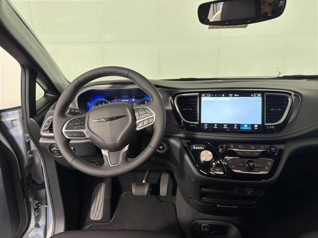 New 2026 Chrysler Pacifica Select AWD/4WD image 25