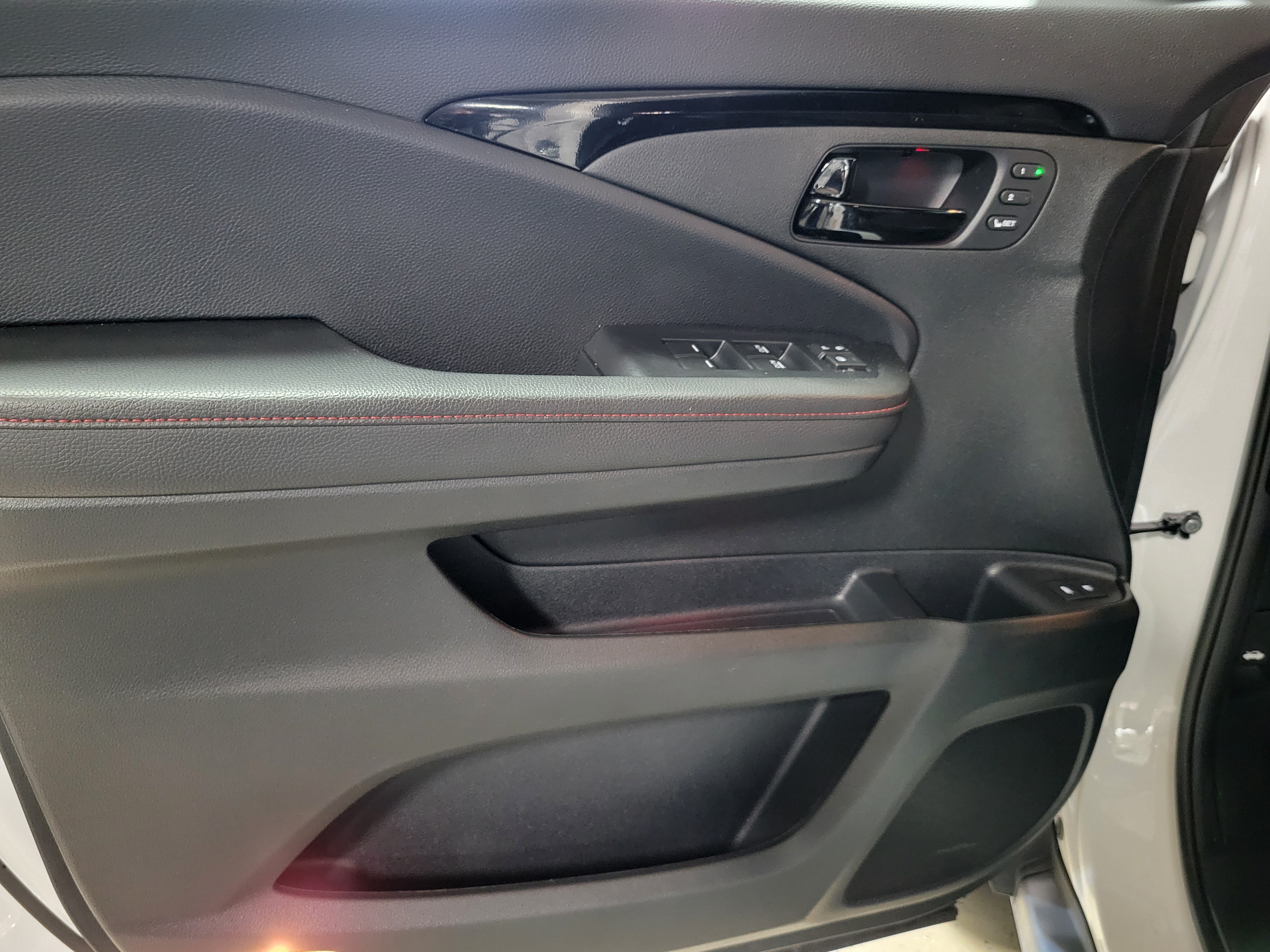 Certified 2025 Honda Passport Black Edition image 20
