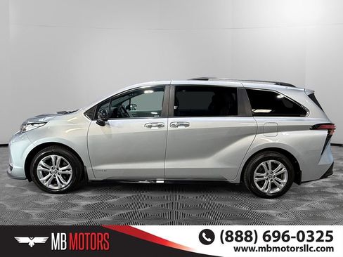 Used 2021 Toyota Sienna XLE AWD/4WD image 9